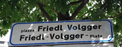 strassenschild_friedl-volgger-platz.jpg